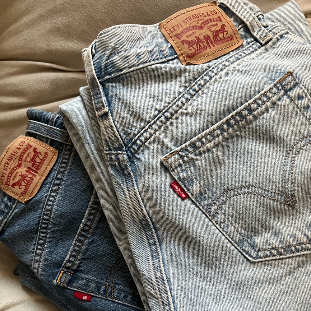 COPY - Two Levi’s High Waisted Straight Jeans Size 28